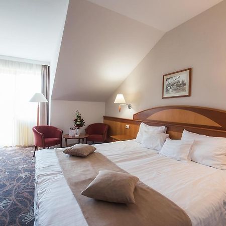 Vitalmed Hotel Sarvar Exterior photo