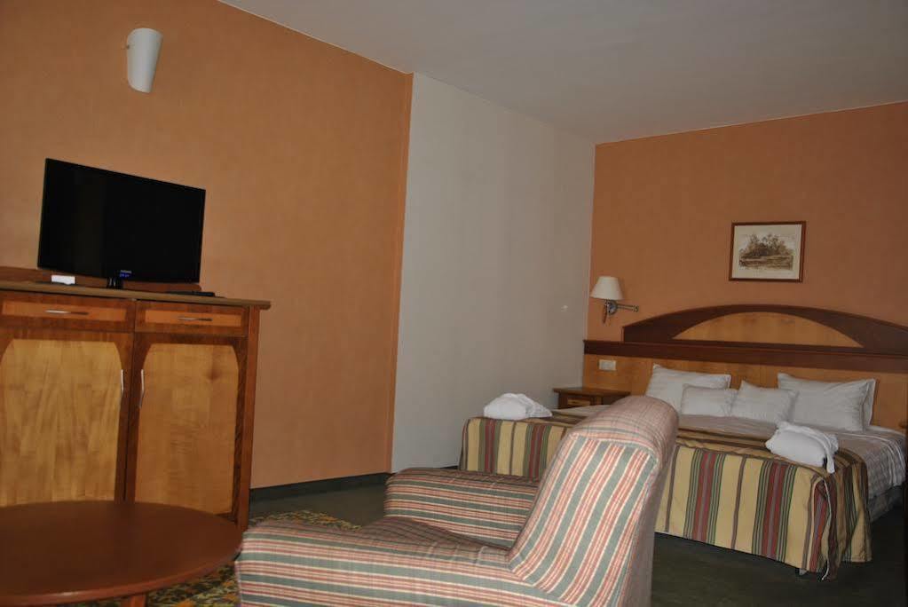 Vitalmed Hotel Sarvar Exterior photo