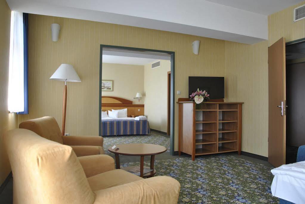 Vitalmed Hotel Sarvar Exterior photo