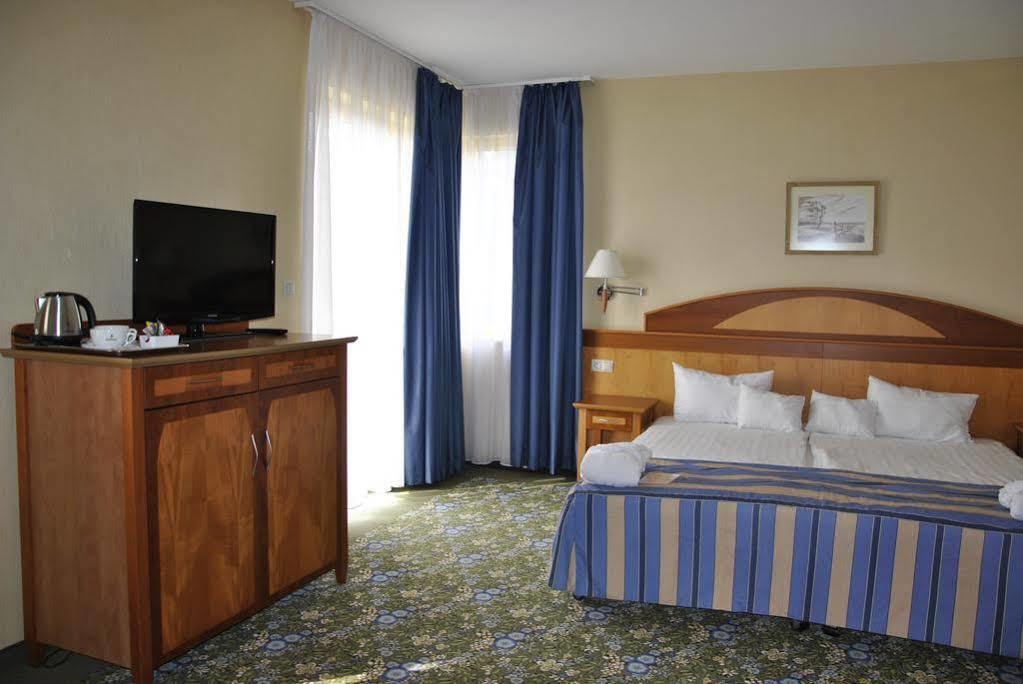 Vitalmed Hotel Sarvar Exterior photo